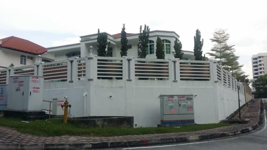 바투 페링기 6, Persiaran Tanjung Bunga 3 빌라 외부 사진