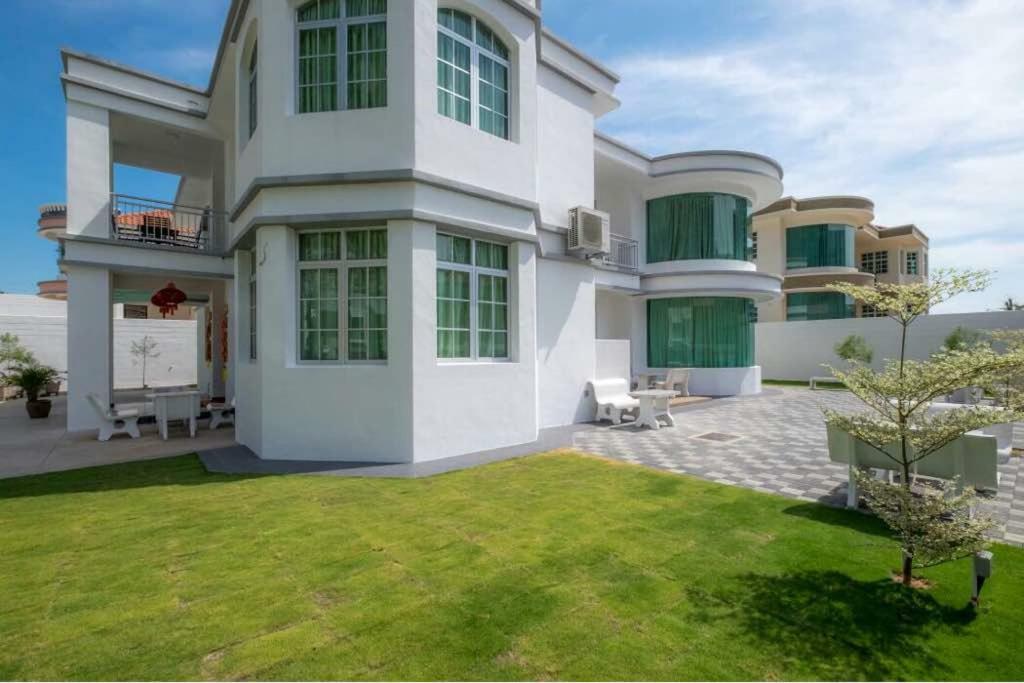바투 페링기 6, Persiaran Tanjung Bunga 3 빌라 외부 사진