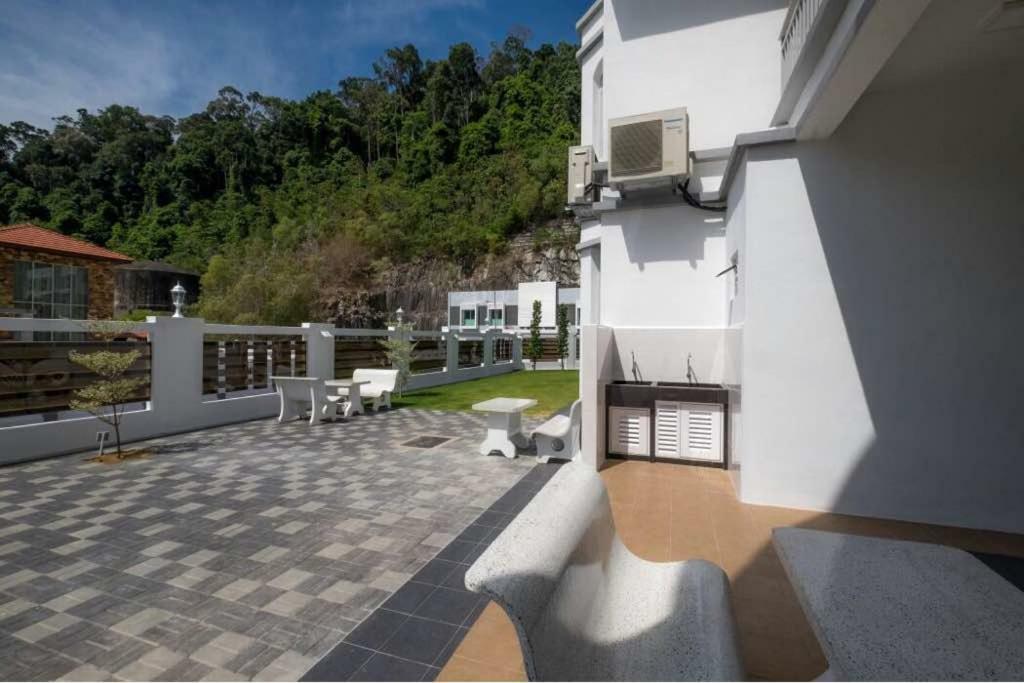 바투 페링기 6, Persiaran Tanjung Bunga 3 빌라 외부 사진