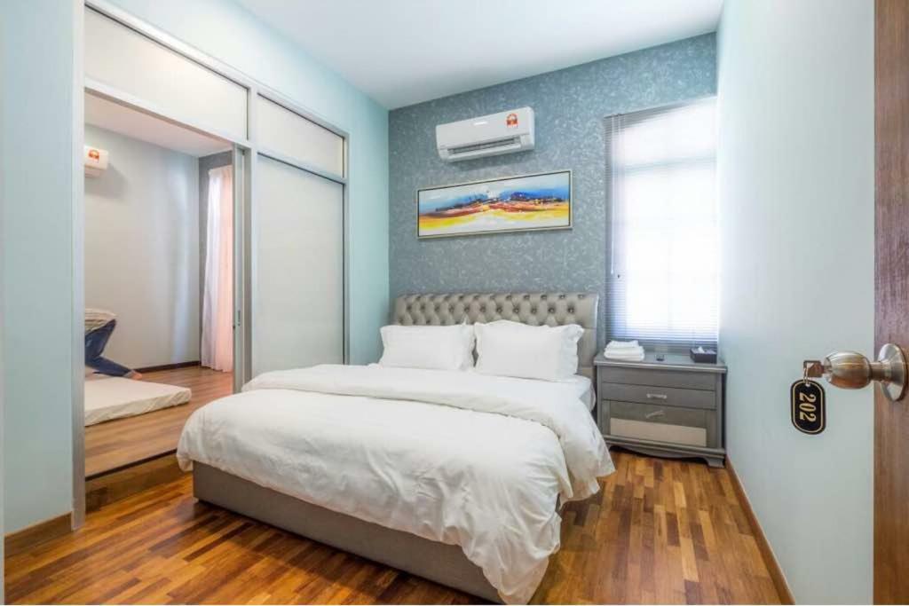 바투 페링기 6, Persiaran Tanjung Bunga 3 빌라 외부 사진